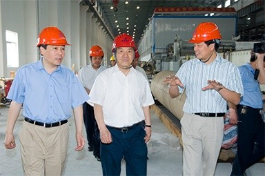 2007年5月25日，时任全国政协常委、经济委员会副主任、中国包装结合会会长石万鹏一行来公司视察
