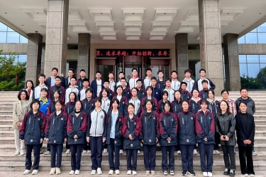 平湖市当湖高级中学研学团队走进J9集团纸业